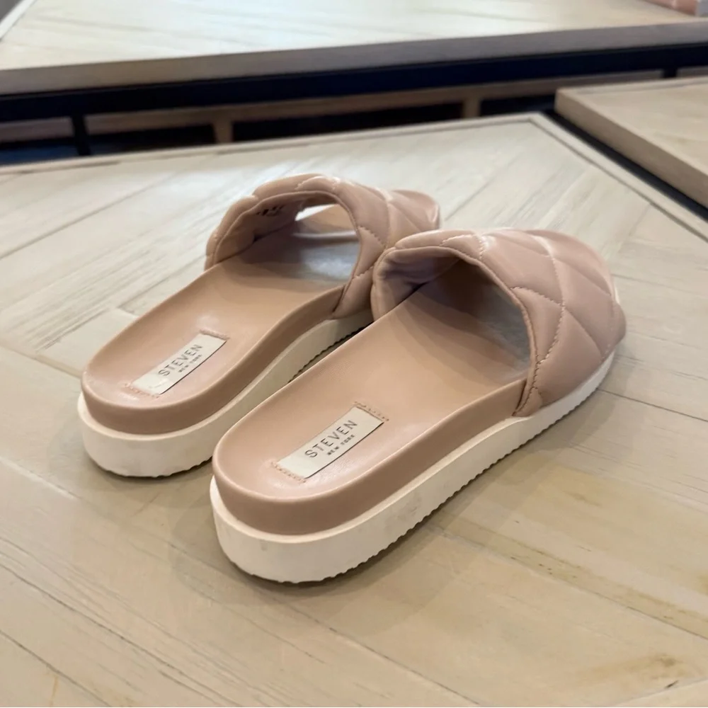 Steve Madden Nude Flip flop Sandal. Size 10